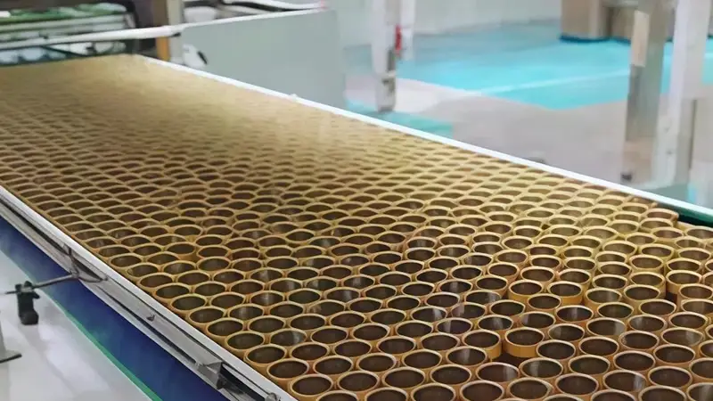 Паллетайзер для пустых банок с автоматической загрузкой паллетных прокладок